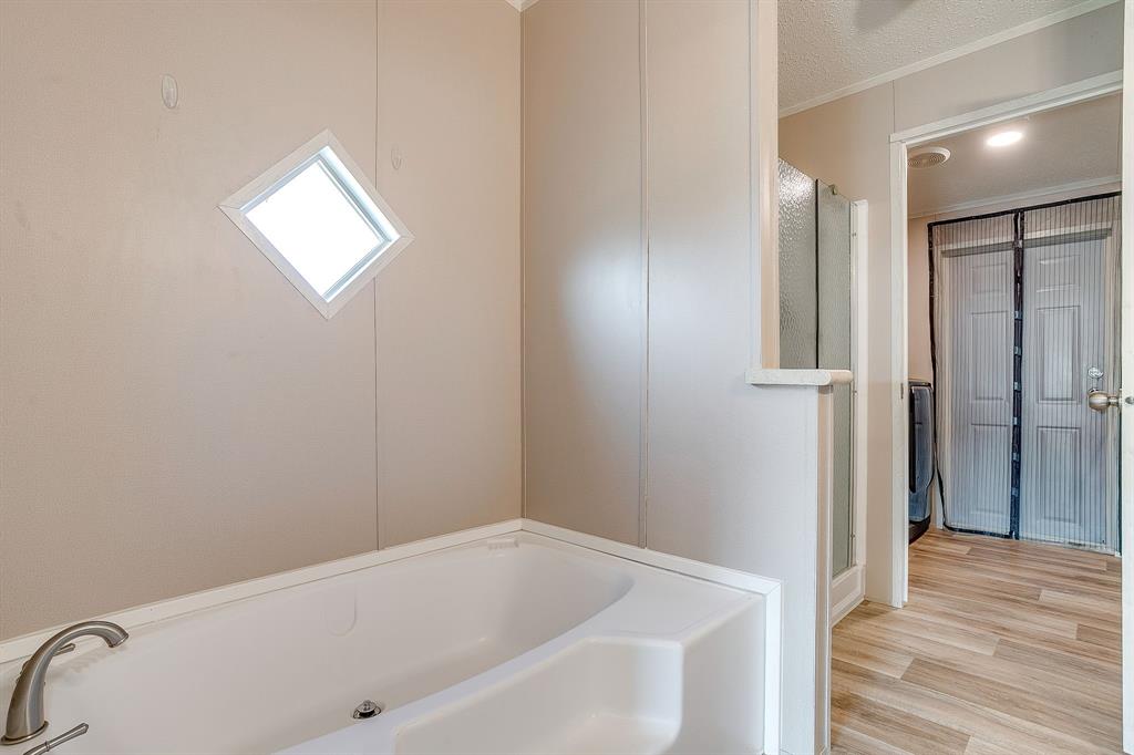 900 Tree Drive Property Photo 24