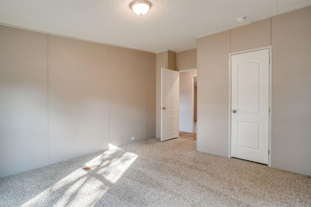 900 Tree Drive Property Photo 28