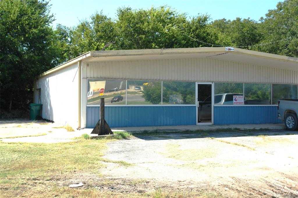 705 N Commercial Property Photo 3