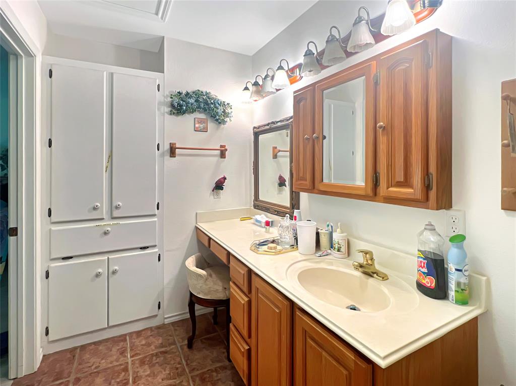 695 County Road 1210 Property Photo 10