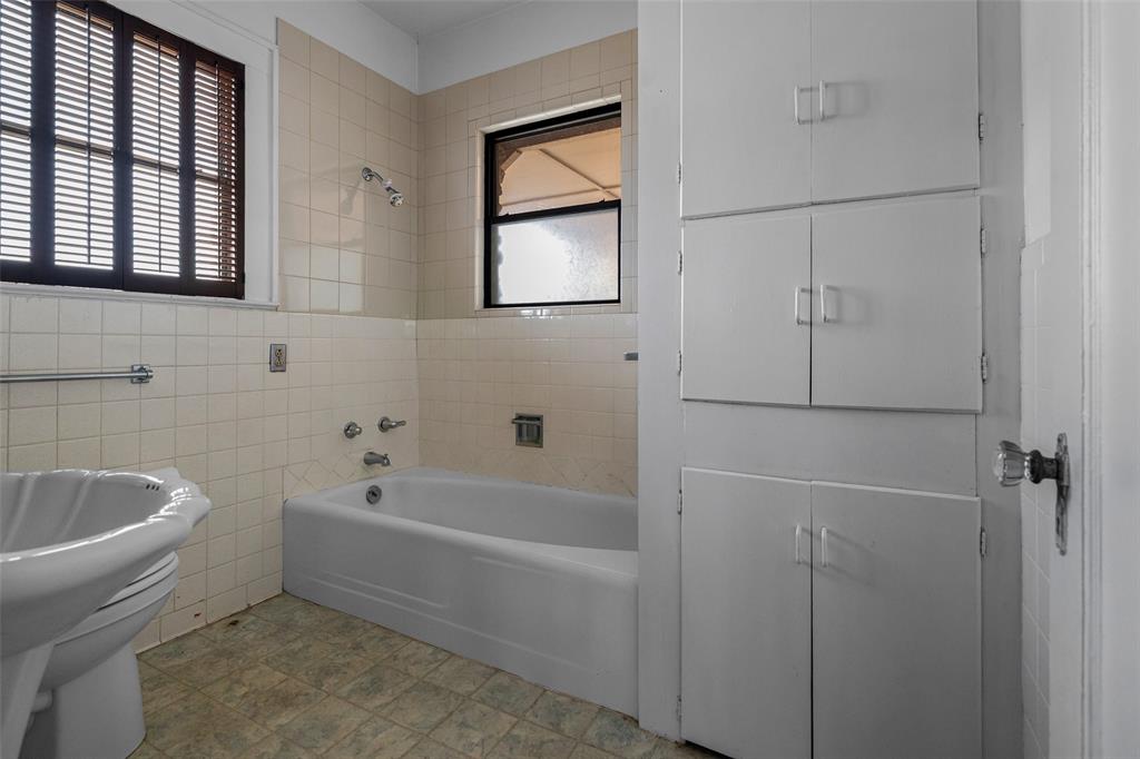 1803 N Highway 144 Property Photo 17