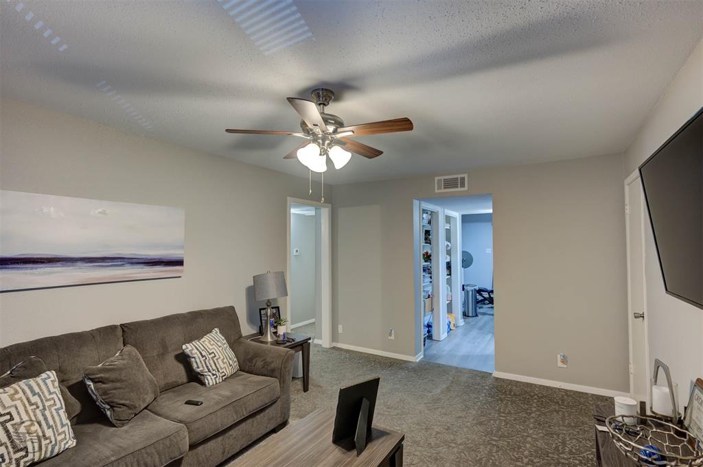 1820 E Kings Highway 252 Property Photo 3