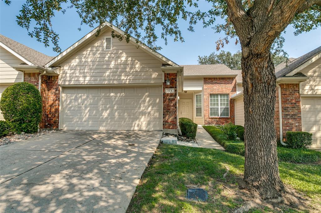 229 Bexar Drive Property Photo 1