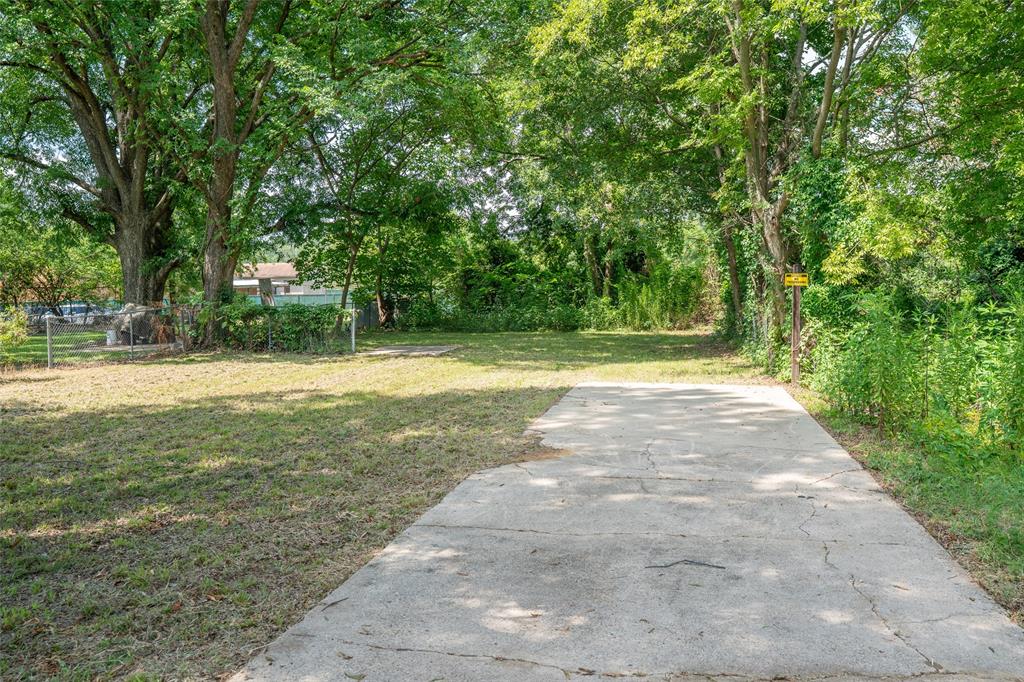 1609 Plum Property Photo 2