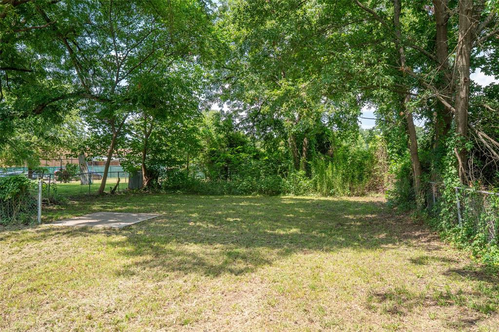 1609 Plum Property Photo 3
