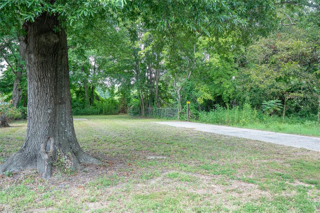 1609 Plum Property Photo 6