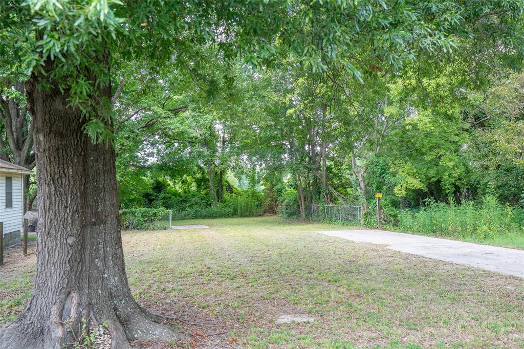 1609 Plum Property Photo 7