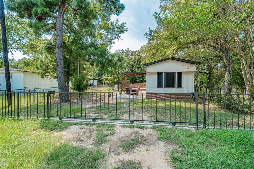 111 Pecos Drive Property Photo 1