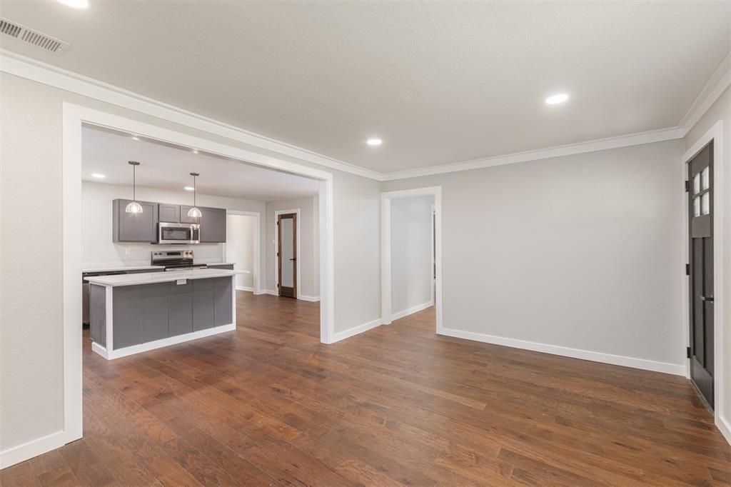 1024 Tower Street Property Photo 2