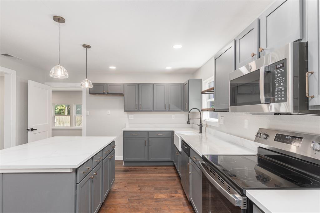 1024 Tower Street Property Photo 3