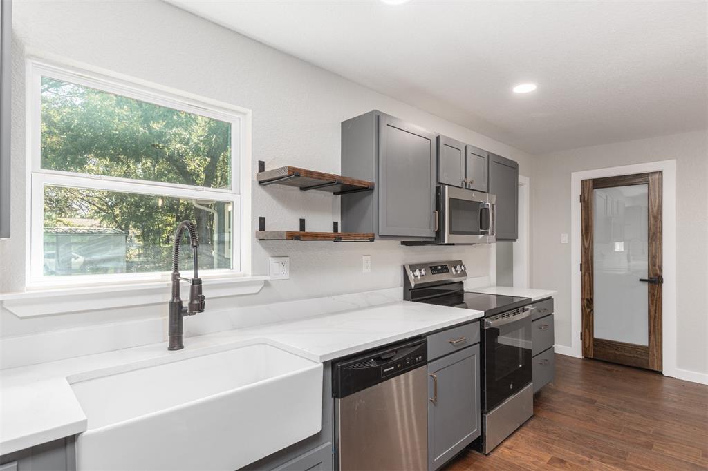 1024 Tower Street Property Photo 5