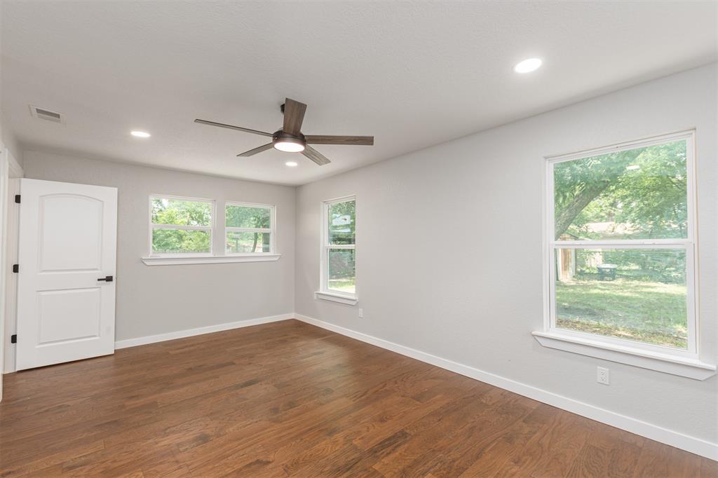 1024 Tower Street Property Photo 7