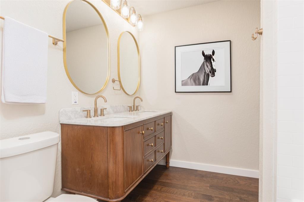 1024 Tower Street Property Photo 8