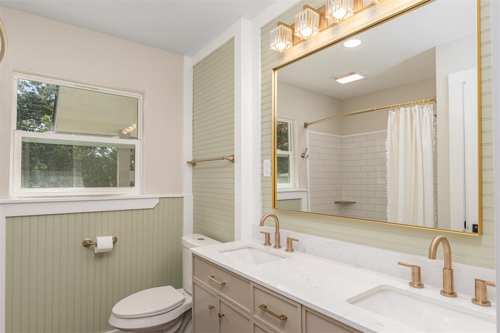 1024 Tower Street Property Photo 11