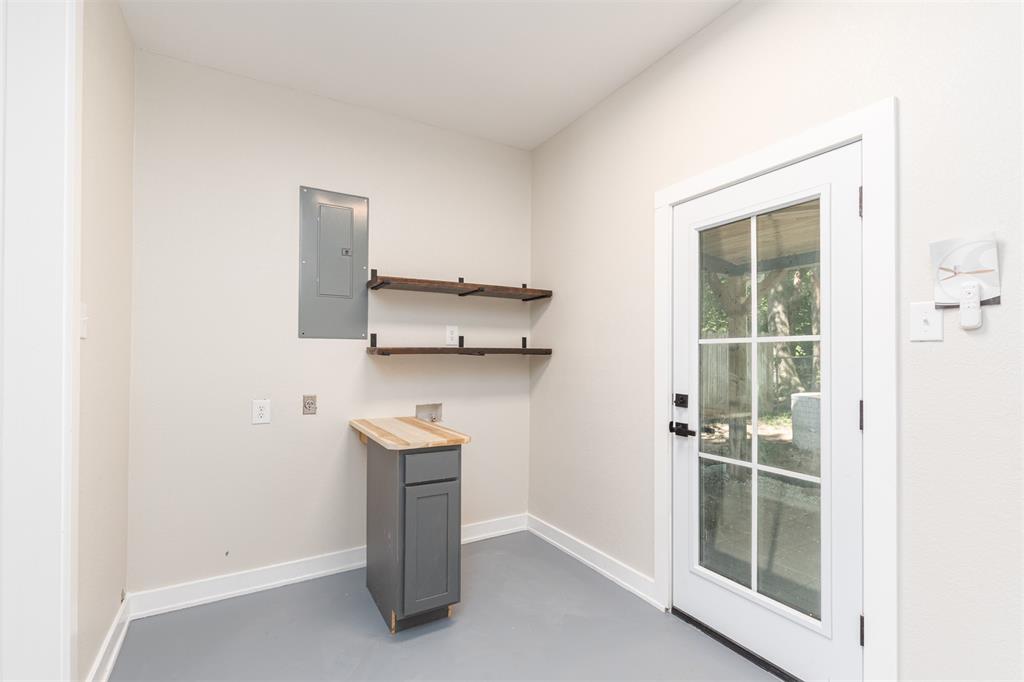 1024 Tower Street Property Photo 16