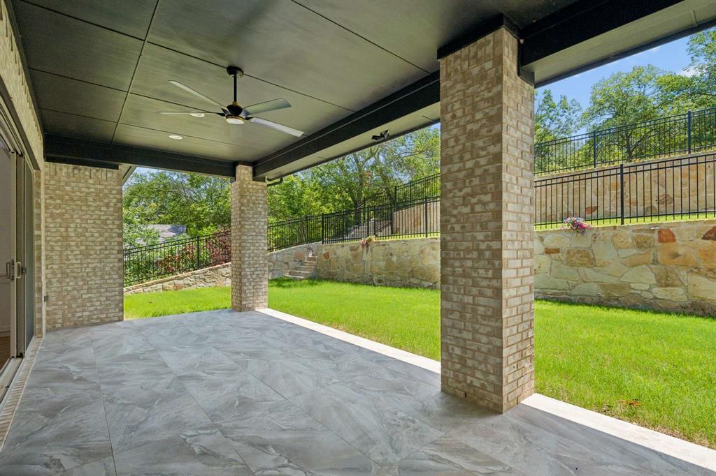 9008 Crosswind Drive Property Photo 8