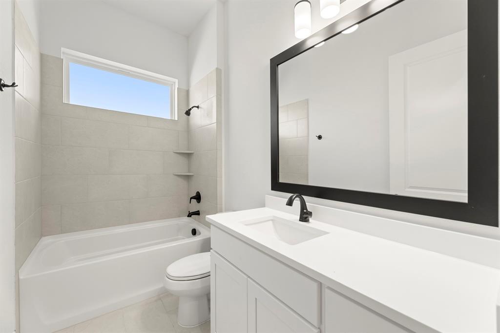 1034 Bingham Way Property Photo 4