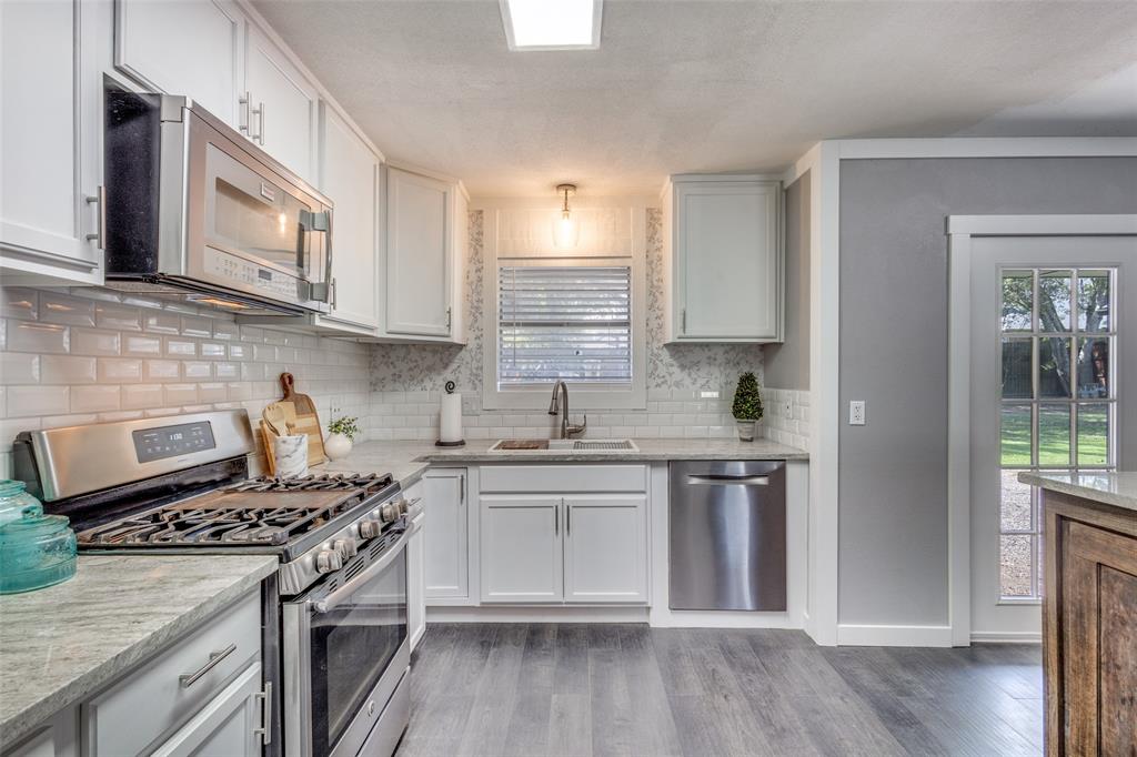 1001 Tanglewood Property Photo 5