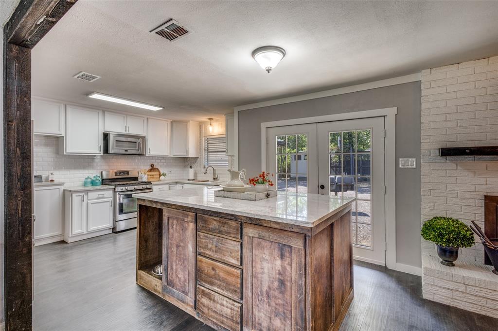 1001 Tanglewood Property Photo 6