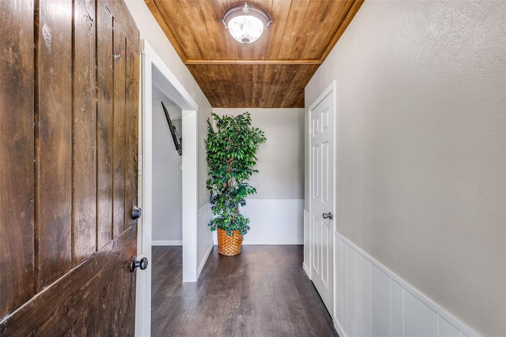 1001 Tanglewood Property Photo 9