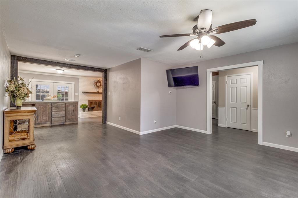 1001 Tanglewood Property Photo 10