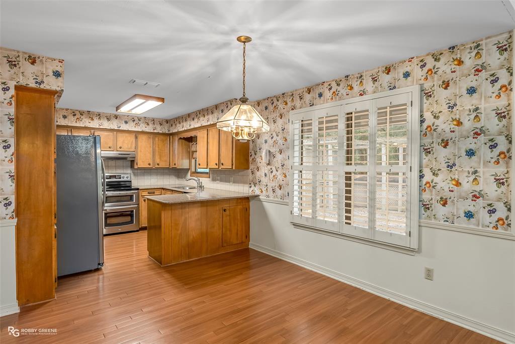 8104 Cardigan Way Property Photo 9