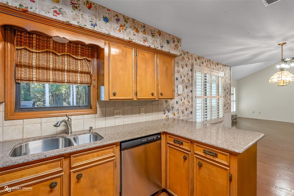 8104 Cardigan Way Property Photo 13