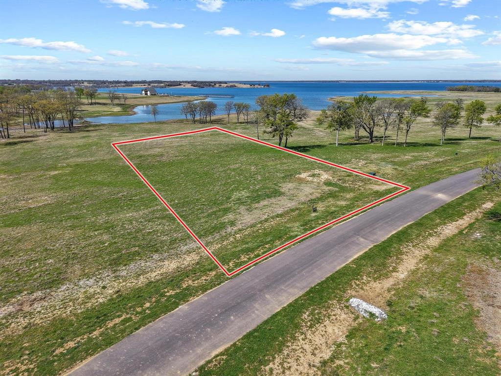 237 Lakeshore Terrace Property Photo 4