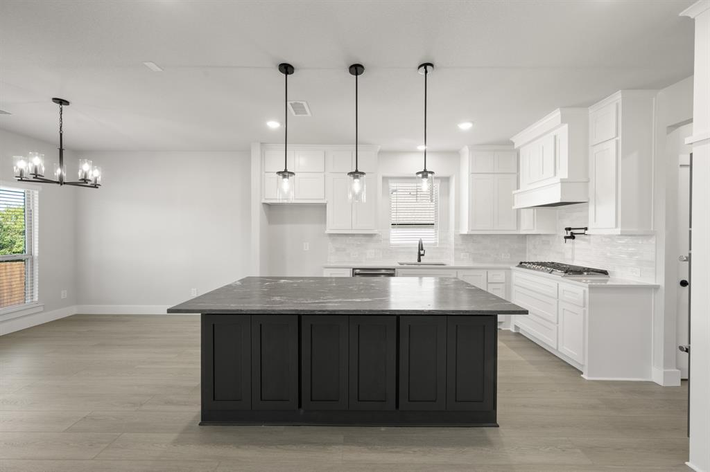 609 Hidden Lakes Property Photo 12