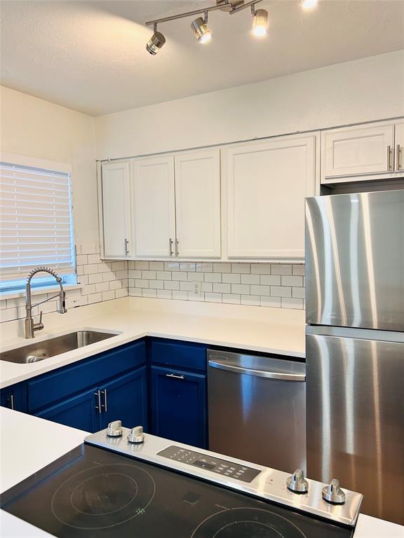 5921 Gaston Avenue D Property Photo 1