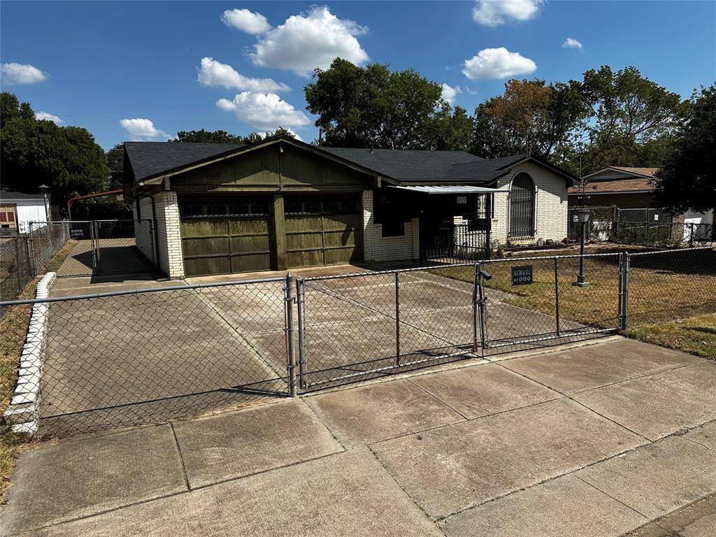 809 Lomo Street Property Photo 1