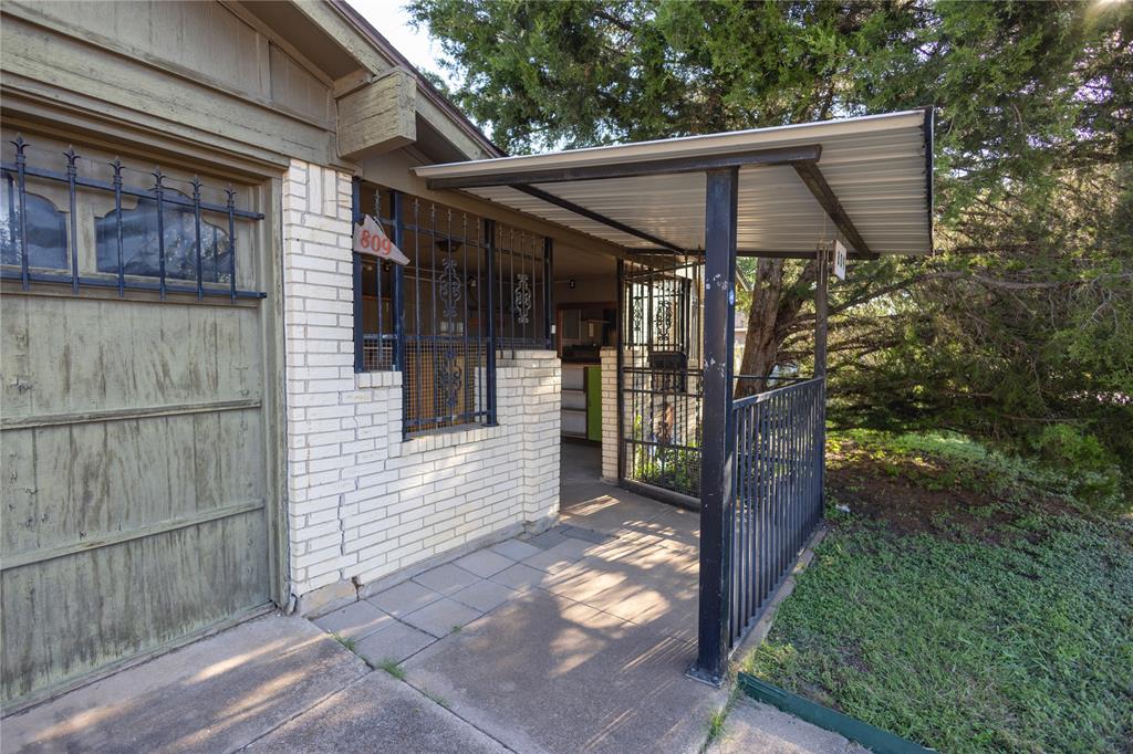 809 Lomo Street Property Photo 2
