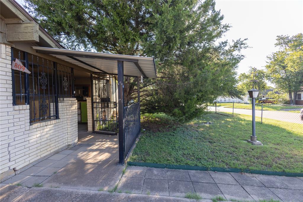 809 Lomo Street Property Photo 3