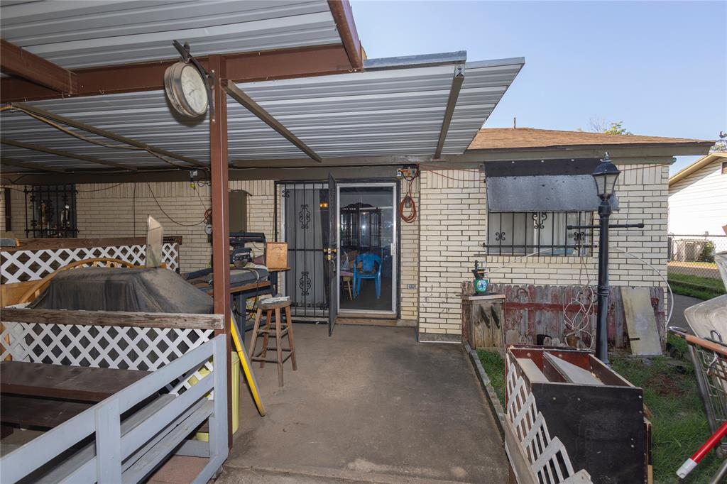 809 Lomo Street Property Photo 5