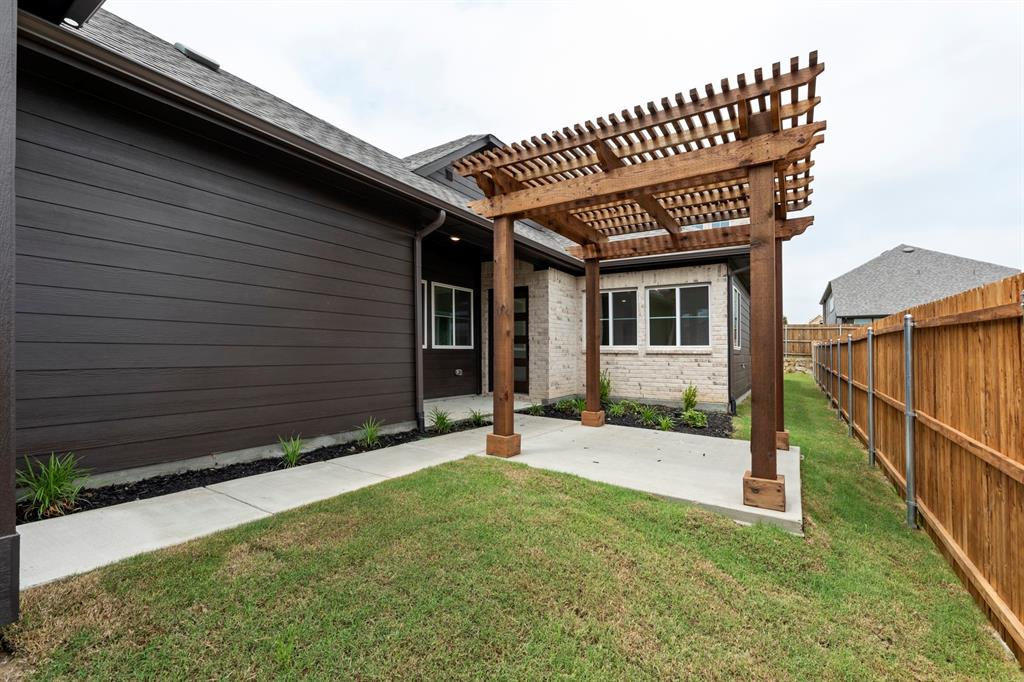1704 Meadow Crest Drive Property Photo 2