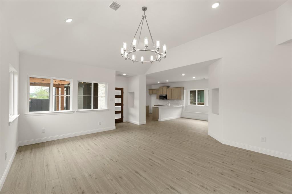 1704 Meadow Crest Drive Property Photo 3