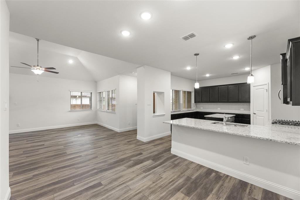 1704 Meadow Crest Drive Property Photo 4