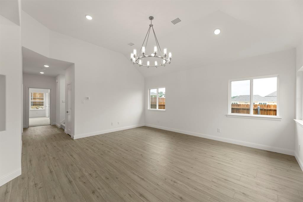 1704 Meadow Crest Drive Property Photo 4