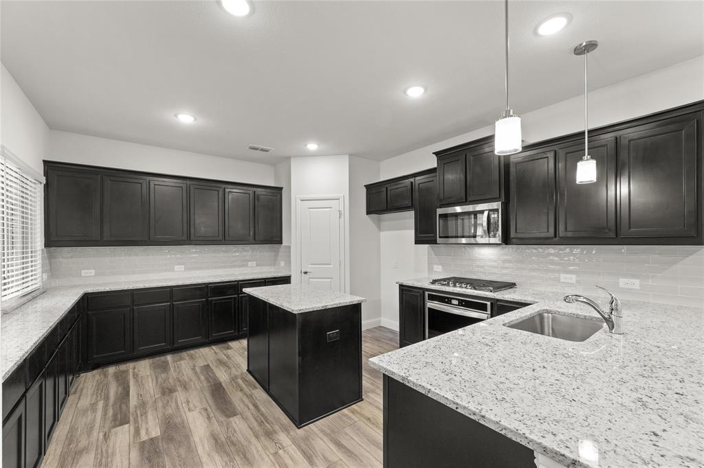 1704 Meadow Crest Drive Property Photo 6