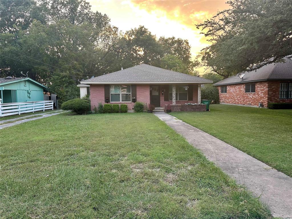 921 & 923 S Rusk Street Property Photo 3