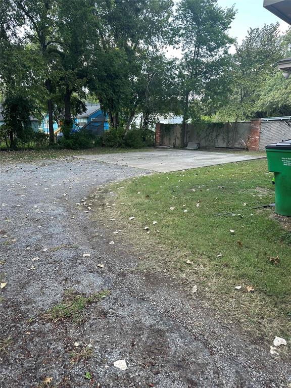 921 & 923 S Rusk Street Property Photo 24