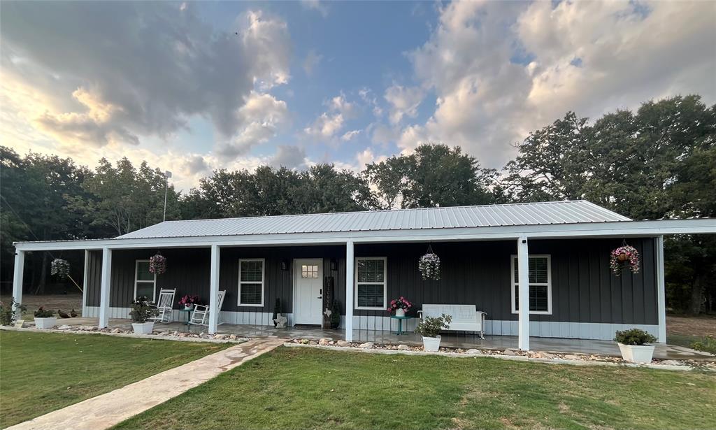 885 County Road 4122 Property Photo 1