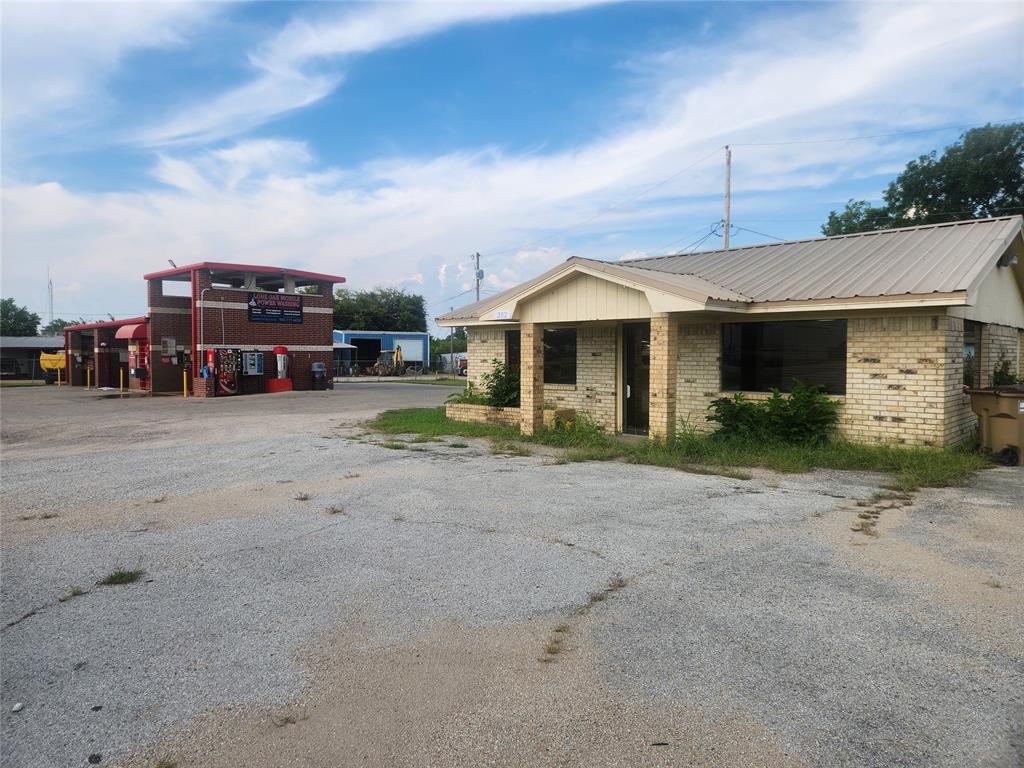 202 Us Highway 69 Property Photo 1