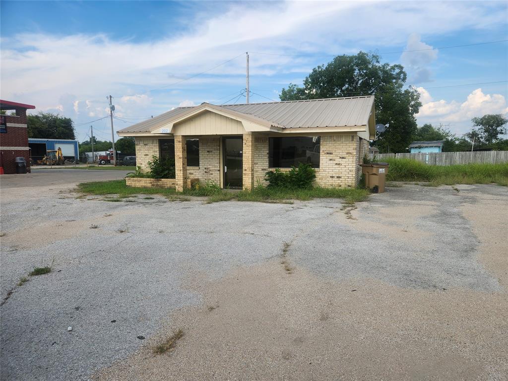 202 Us Highway 69 Property Photo 2