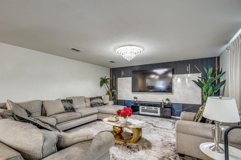 4613 Benham Drive Property Photo 6