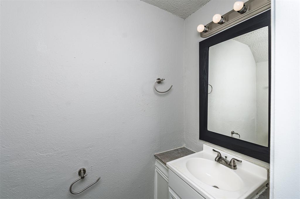 4917 Miller Avenue Property Photo 8
