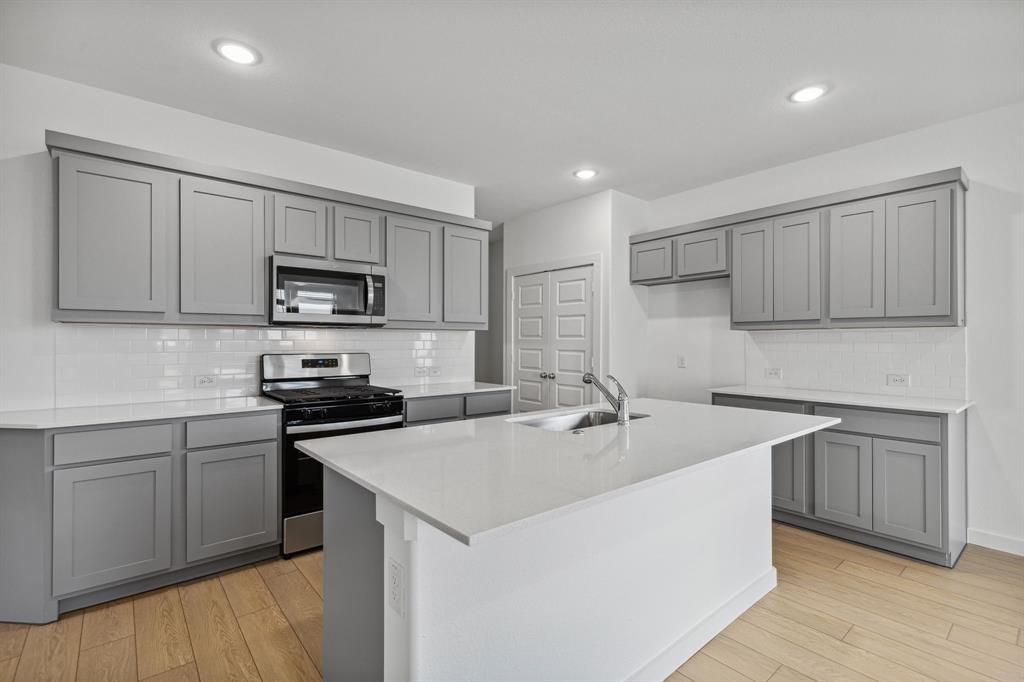 1929 Callington Way Property Photo 8