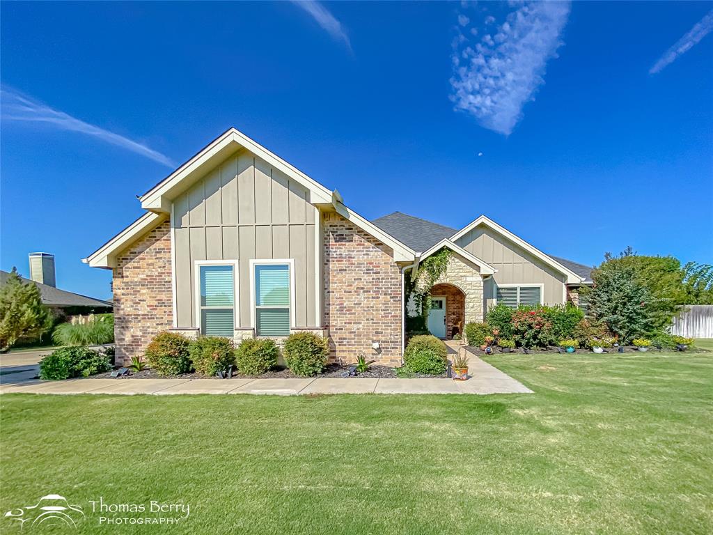 593 Lakeview Property Photo 1