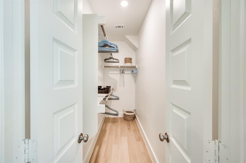 8412 Urban Property Photo 16