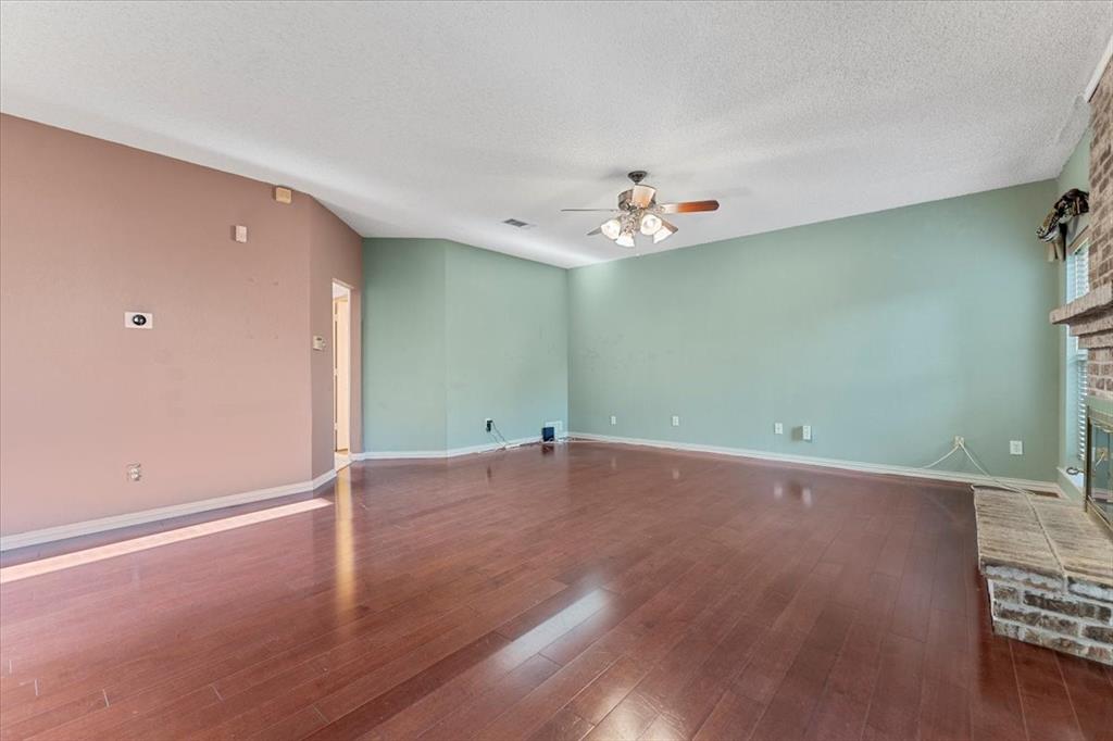 6752 Macintosh Drive Property Photo 4